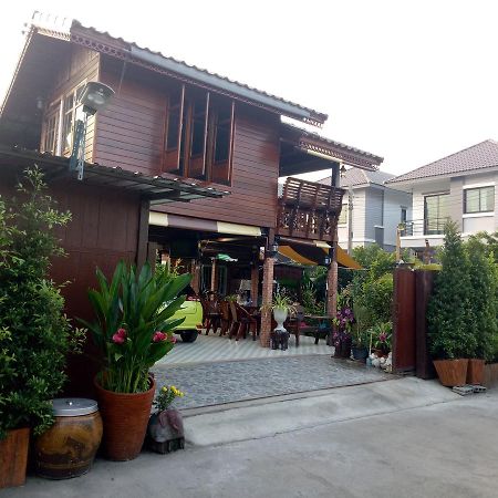 Ruenthip Homestay Bangkok Exterior foto