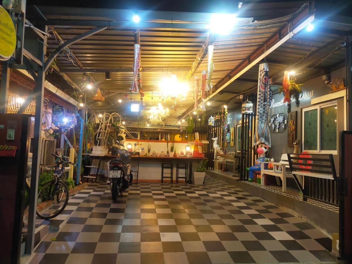 Ruenthip Homestay Bangkok Exterior foto